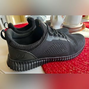 Sketchers Relaxed Fit Slip Resistant Shoes - Size 10.5 Mens